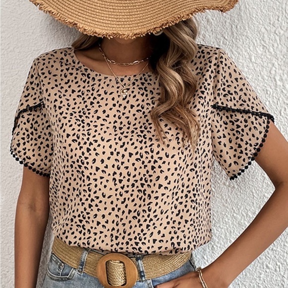 PRINTED POM POM DETAIL PETAL SLEEVE LEOPARD ROUND NECK BLOUSE - Picture 1 of 4